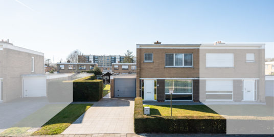 Op Te Frissen Woning Met Garage En Tuin
